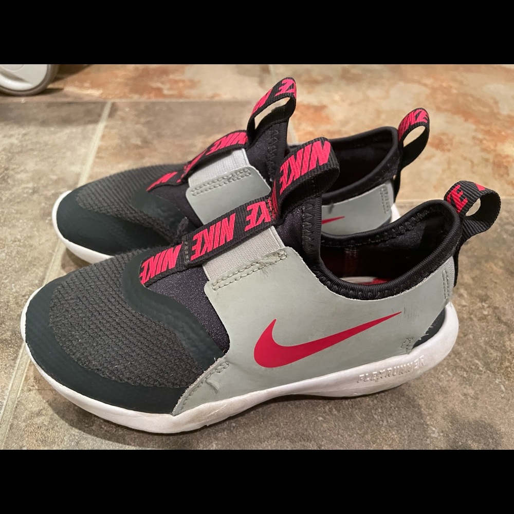 Boys Nike Flex size 12.5